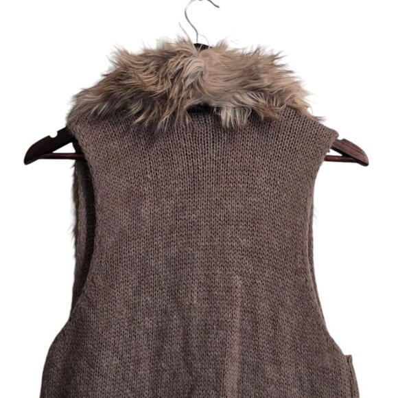 Steve Madden Lida Sweater Vest with Faux Fur Trim in Tobacco Sz M/L - Picture 6 of 8